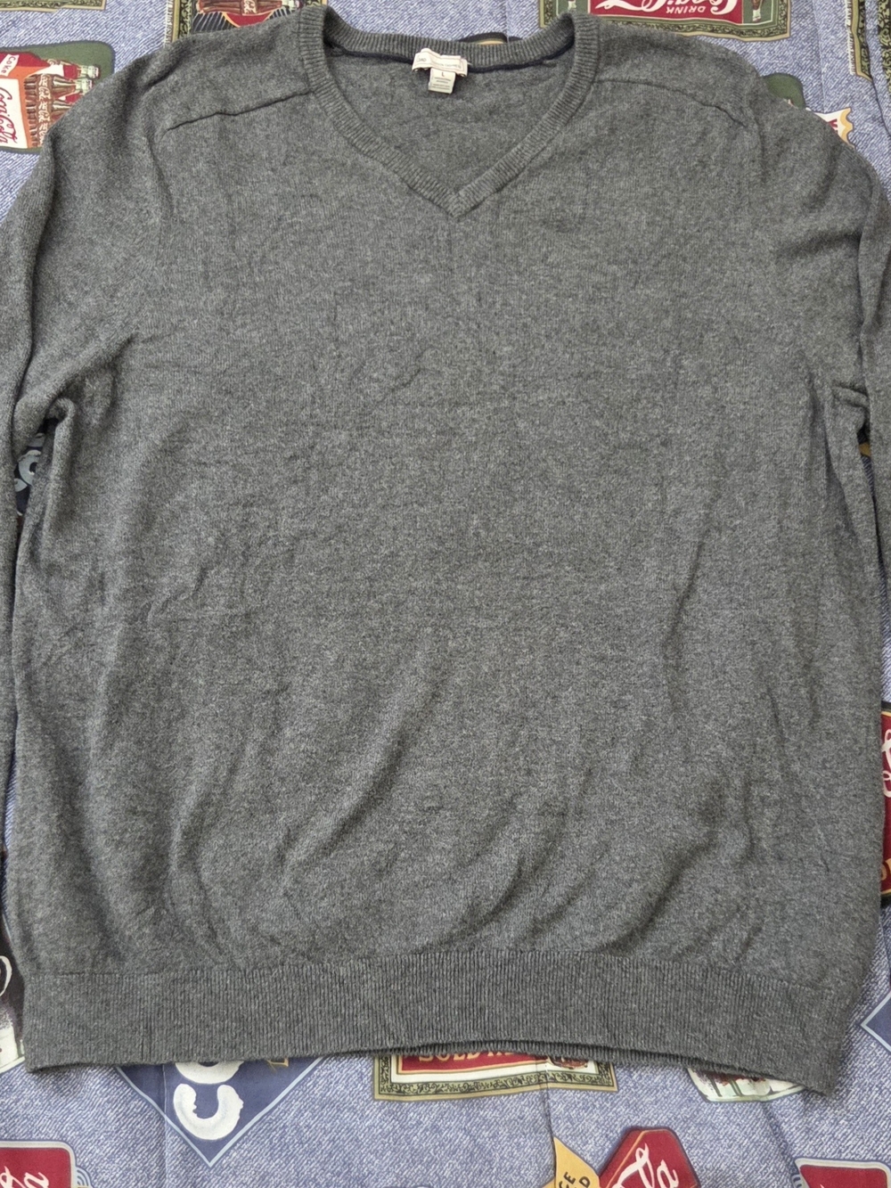 GAP Men's V-Neck Sweater in Charcoal Gray